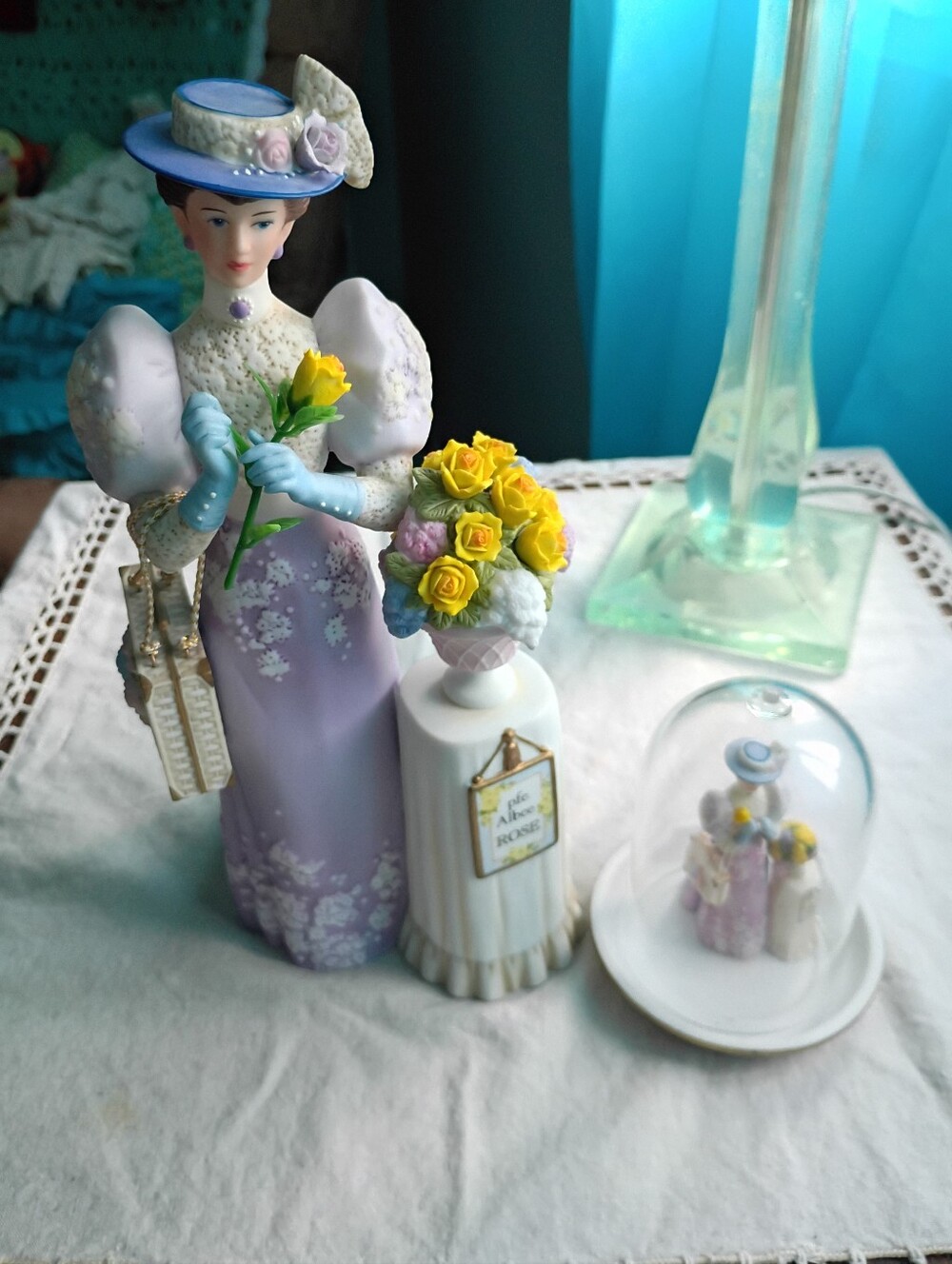 Vintage Avon 2001 Presidents Club Mrs. PFE Albee And Miniature Copy Porcelain